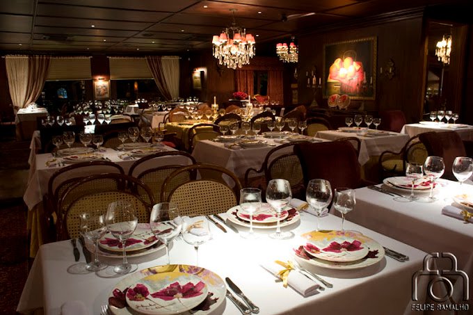 Salão do restaurante Belle du Valais
